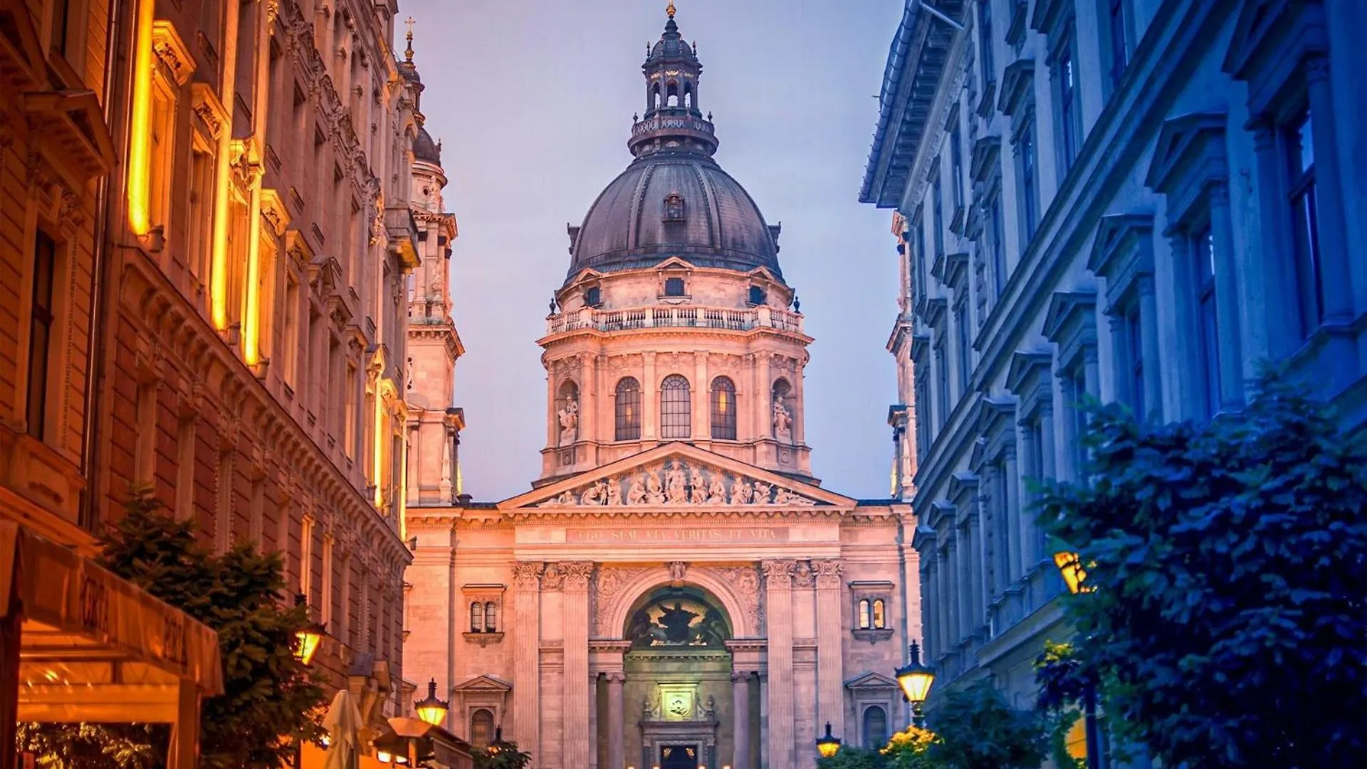 Experience Best City Nightlife Right Next To Szimpla Kert Boedapest