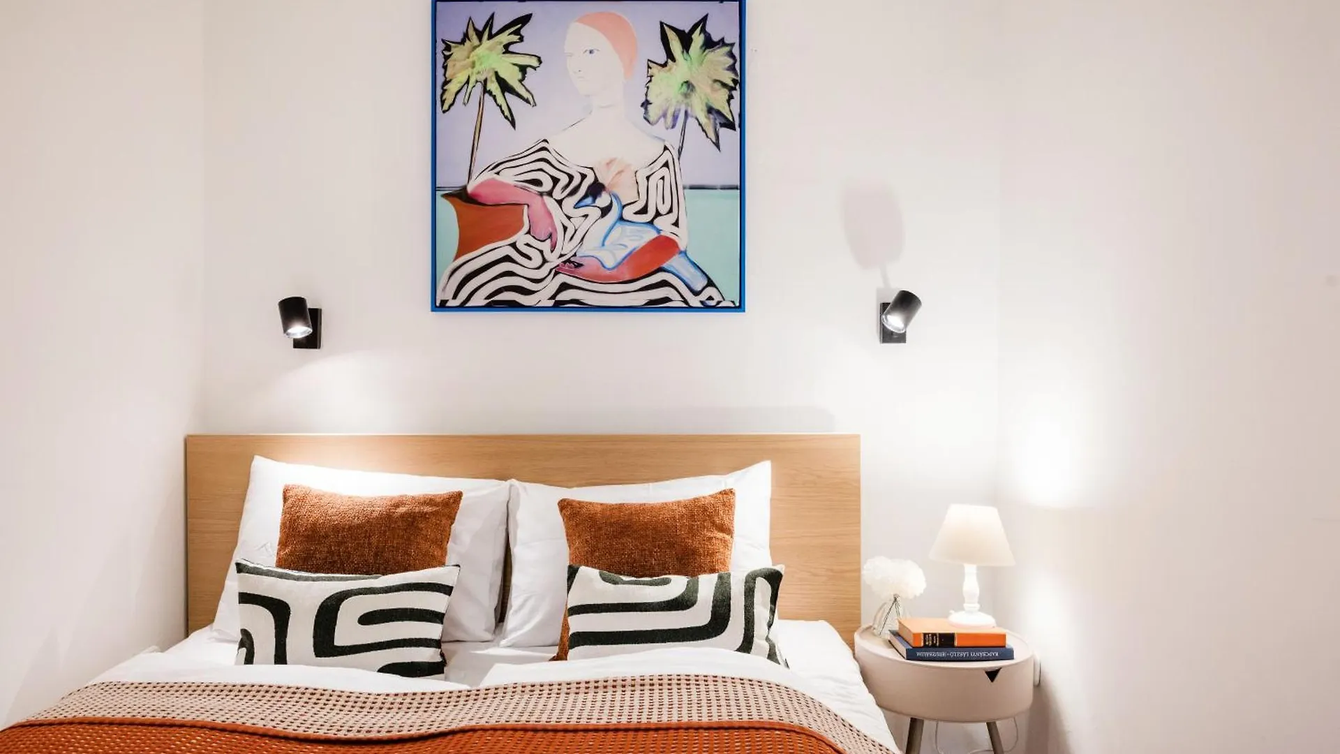 Art Lovers Loft-Garden View 3Br 2Ba Central Gem Budapest