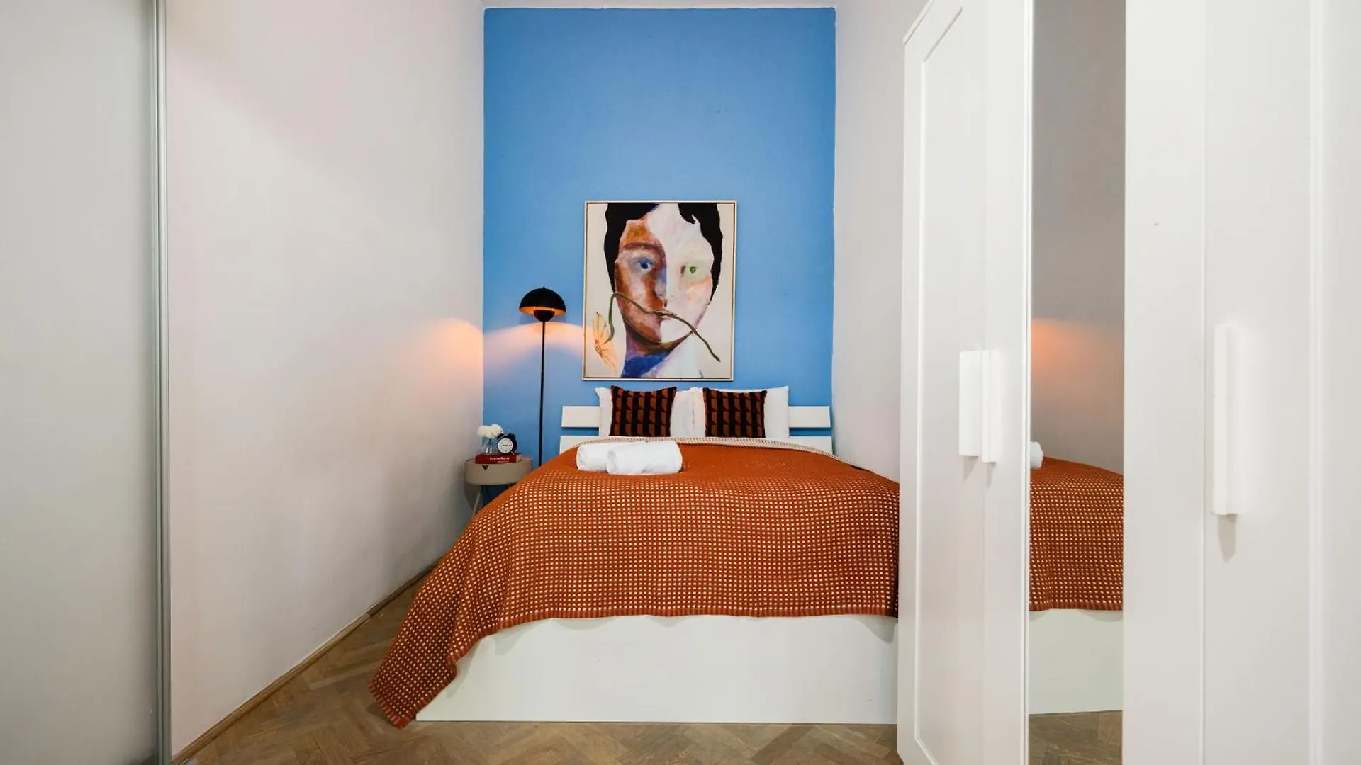 Apartment Art Lovers Loft-Garden View 3Br 2Ba Central Gem Budapest