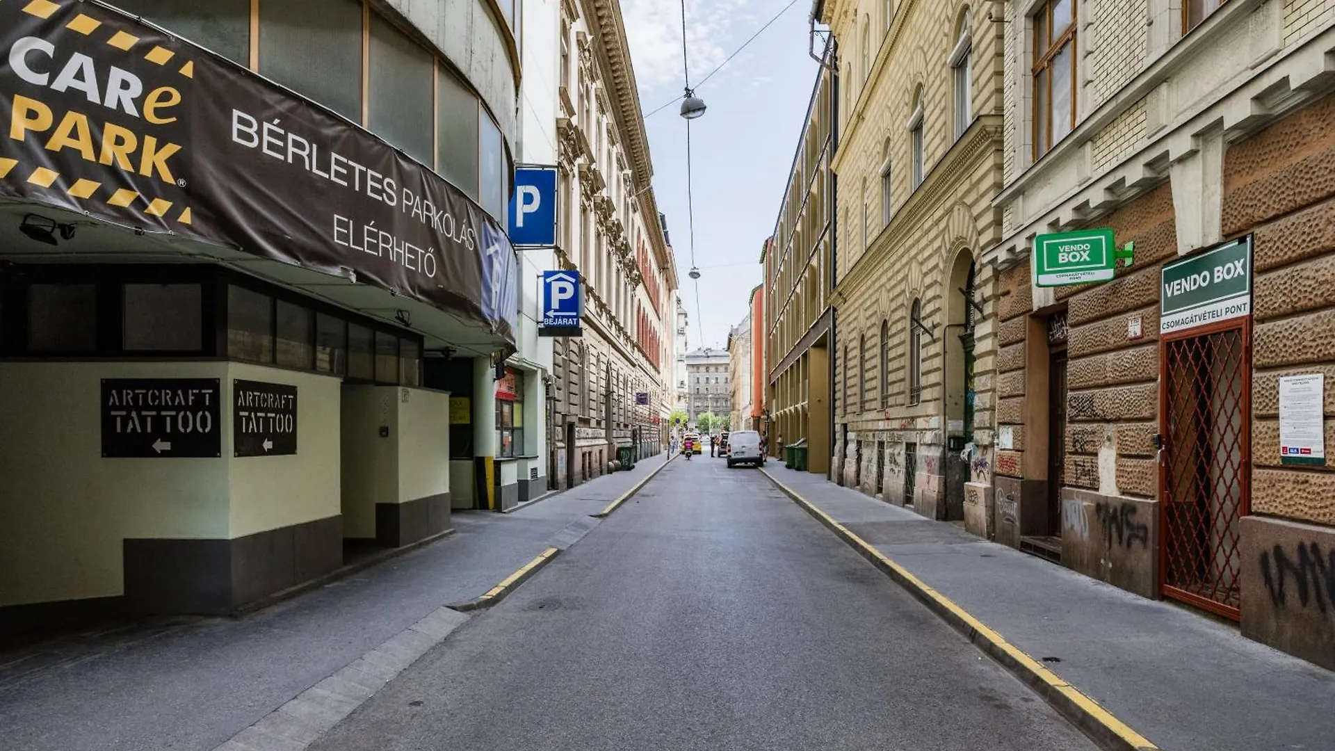 Art Lovers Loft-Garden View 3Br 2Ba Central Gem Budapest Apartment